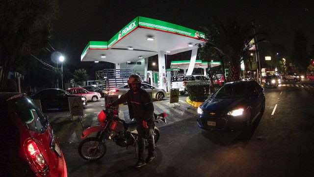 SHCP aumenta ‘subsidio’ a gasolina regular y premium