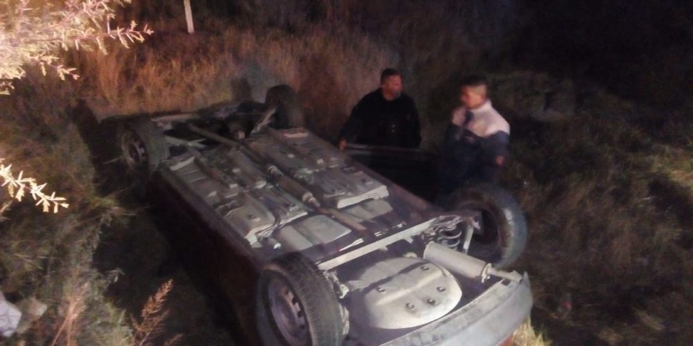 Volcadura deja 2 heridos frente a Las Violetas en Aguascalientes